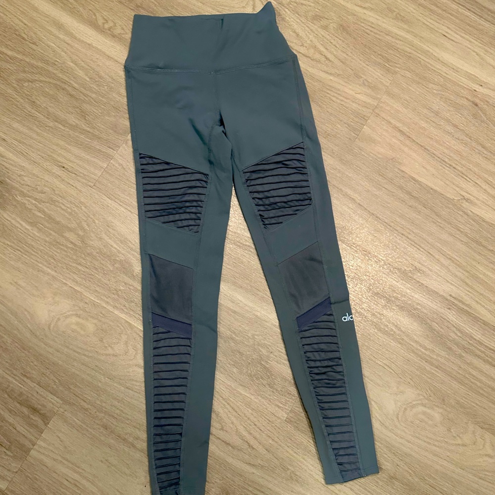 Alo blue/grey leggings